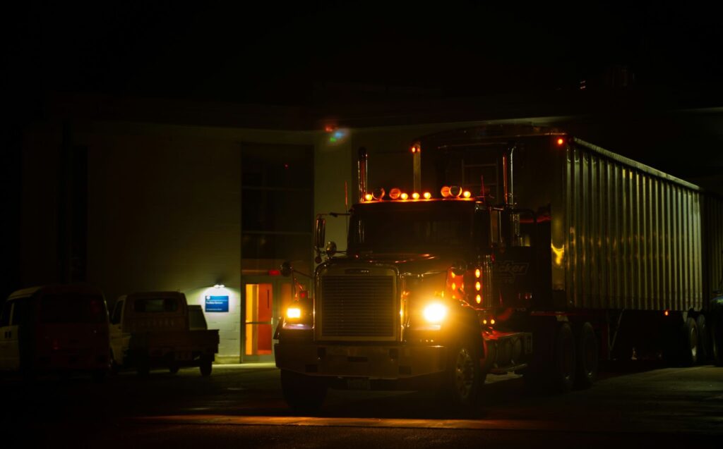 Comparative Analysis: Flatbed Trucking Pay vs. Industry Standards